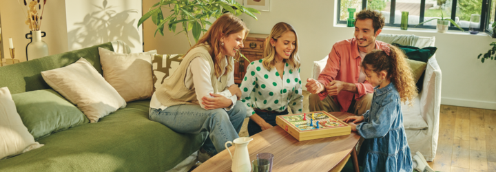cerise avec une famille en train de jouer